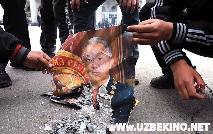 Скрипн Qirg‘iziston sobiq prezidenti bir umrlik qamoqqa sirtdan hukm qilindi