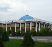 Скрипн Oliy Majlis Qonunchilik palatasi deputatlariga guvohnoma va ko‘krak nishonlari topshirildi