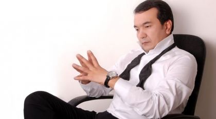Скрипн ОЗОДБЕК НАЗАРБЕКОВ: “ДЕМОКРАТИЯ — ИШТОННИ ЕЧИБ САҲНАГА ЧИҚИШ, ДЕГАНИ ЭМАС”