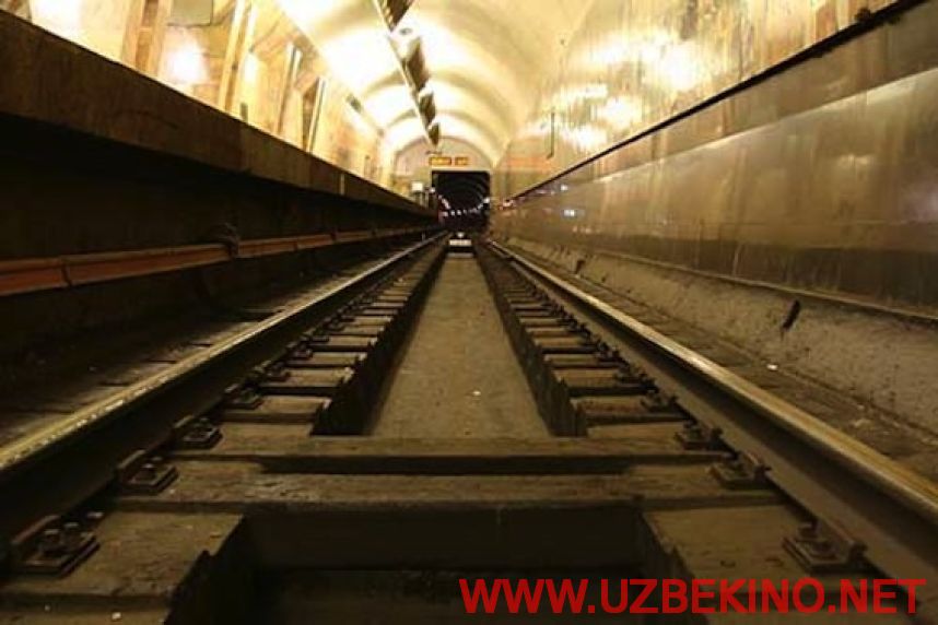Скрипн Moskva metrosida yo‘lovchi relsga tushib ketib, halok bo‘ldi(UZBEKINO.NET)