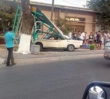 Скрипн Toshkentda “Jiguli” avtobus bekatiga borib urildi(UZBEKINO.NET)